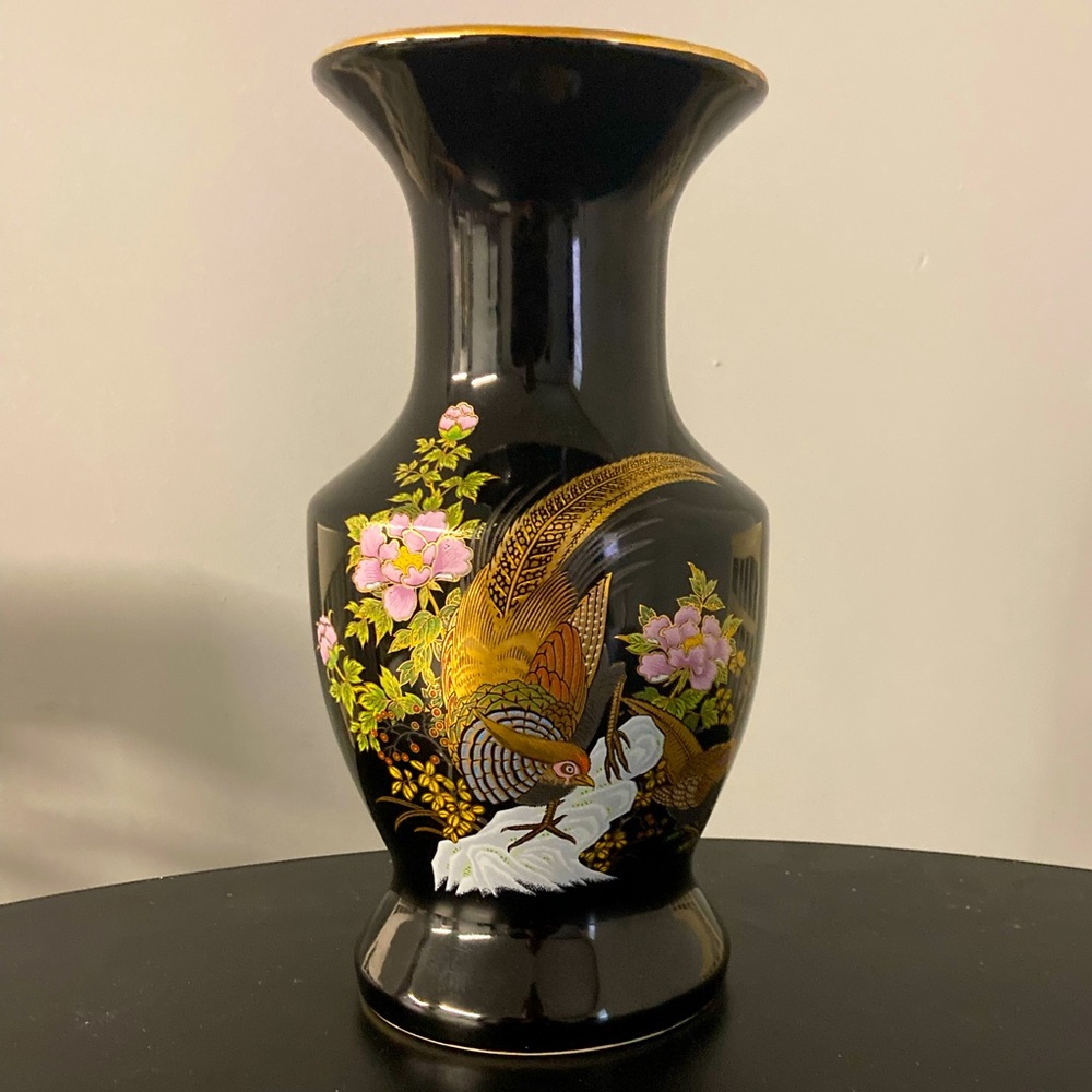 Vintage table/flower vase Black main color